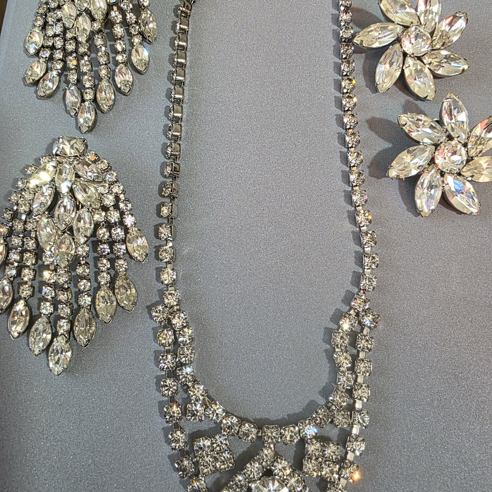 Sparkling Silver Crystal Necklace Set